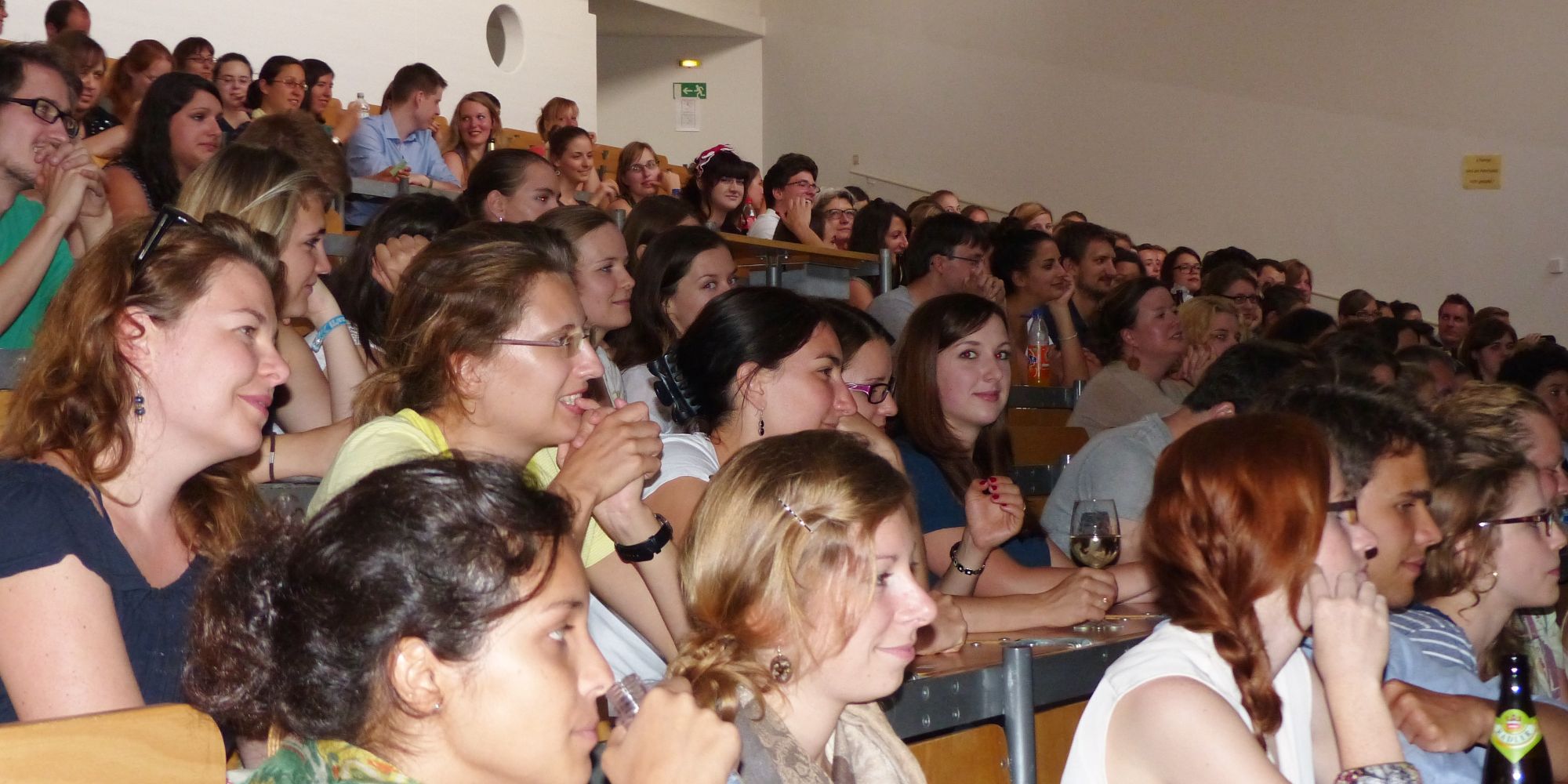 Begeisterte Zuhörer beim Passauer Benefiz Science-Slam 2013