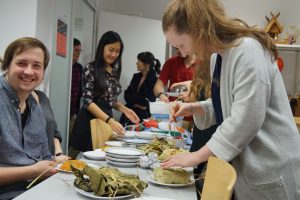 Das gemeinsame Essen ist ein wichtiger Bestandteil des vietnamesischen Neujahrsfests Tết.