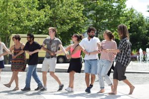 Tanzende Menschengruppe beim Passauer Kultur Jam 2017